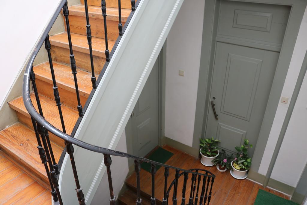 Chiado Bairro Alto, Bright And Newly Renovated 3 Bedroom Apartment, Lisbon Historical Center Exterior photo